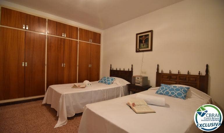 3 soveværelse Lejlighed til salg i Roses - € 179.000 (Ref: 8188221)