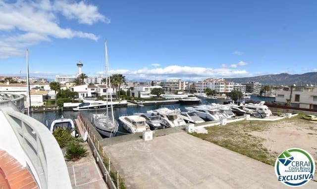 11 bedroom Terraced Villa for sale in Empuriabrava, Castelló d'Empúries with pool garage - € 4,500,000 (Ref: 8241899)