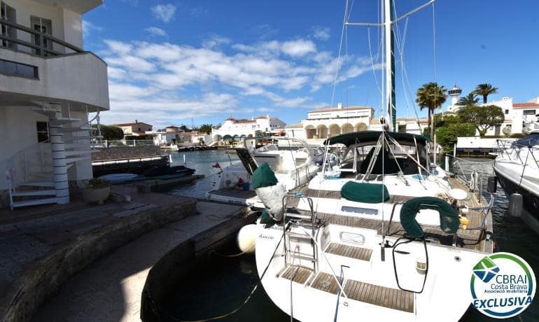 11 bedroom Terraced Villa for sale in Empuriabrava with pool garage - € 4,500,000 (Ref: 8241899)