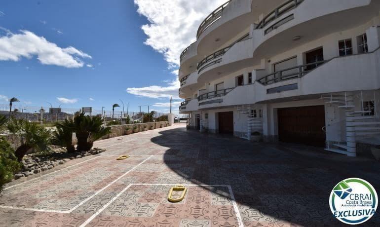 11 bedroom Terraced Villa for sale in Empuriabrava with pool garage - € 4,500,000 (Ref: 8241899)