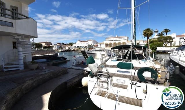 11 bedroom Terraced Villa for sale in Empuriabrava, Castelló d'Empúries with pool garage - € 4,500,000 (Ref: 8241899)