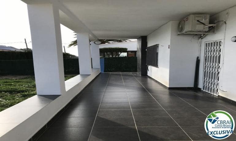 5 bedroom Villa for sale in Roses - € 460,000 (Ref: 8242861)