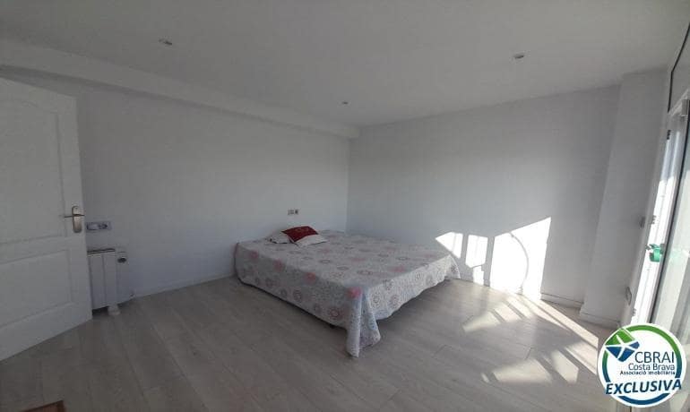 5 bedroom Villa for sale in Roses - € 460,000 (Ref: 8242861)