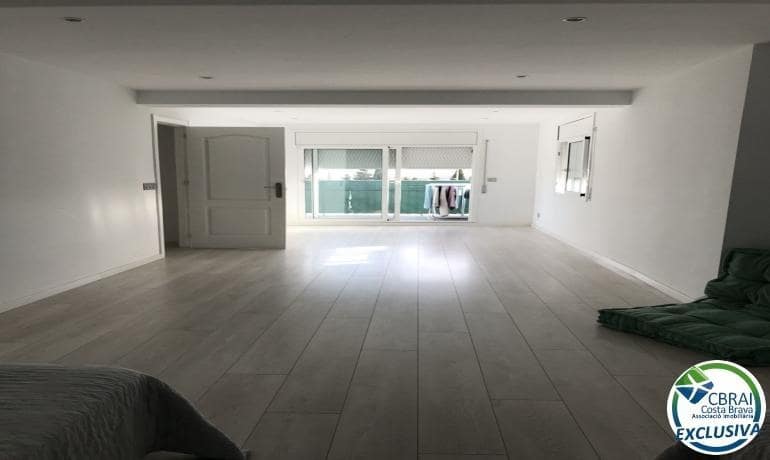 5 bedroom Villa for sale in Roses - € 460,000 (Ref: 8242861)