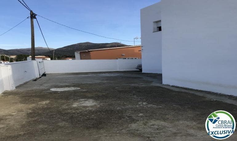 5 bedroom Villa for sale in Roses - € 460,000 (Ref: 8242861)