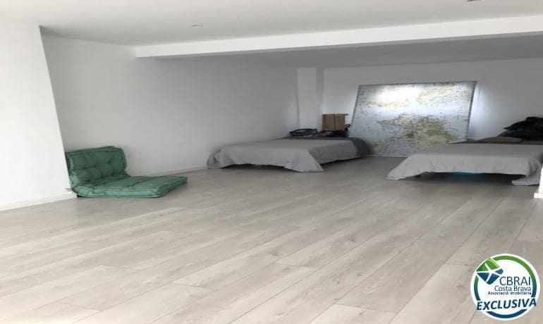 5 bedroom Villa for sale in Roses - € 460,000 (Ref: 8242861)