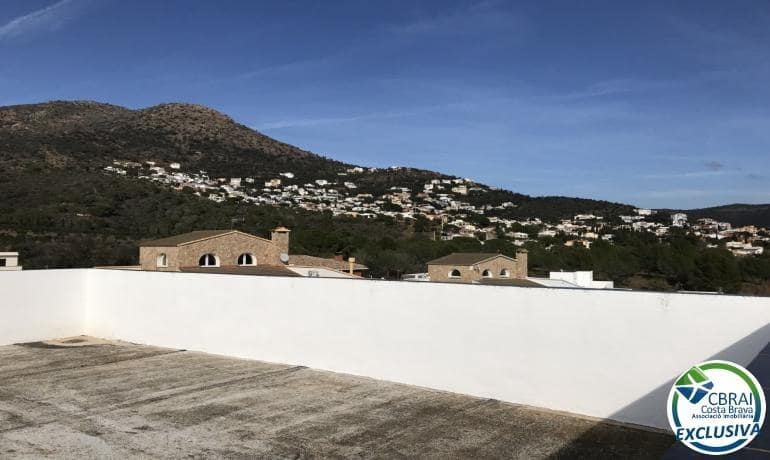 5 bedroom Villa for sale in Roses - € 460,000 (Ref: 8242861)