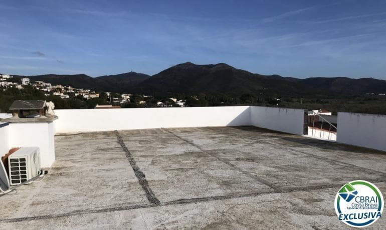 5 bedroom Villa for sale in Roses - € 460,000 (Ref: 8242861)