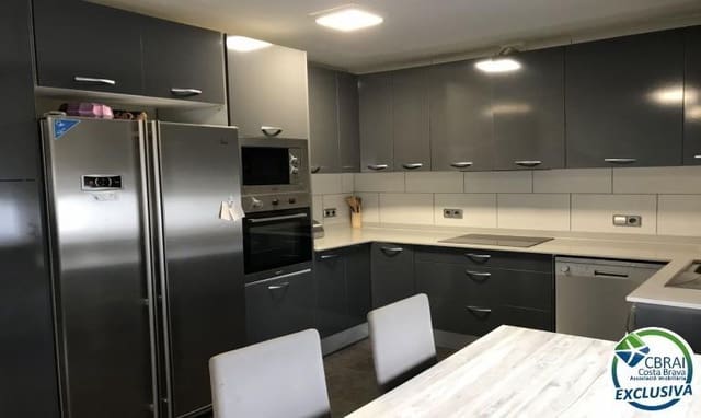 Chalet de 5 habitaciones en Roses en venta - 460.000 € (Ref: 8242861)