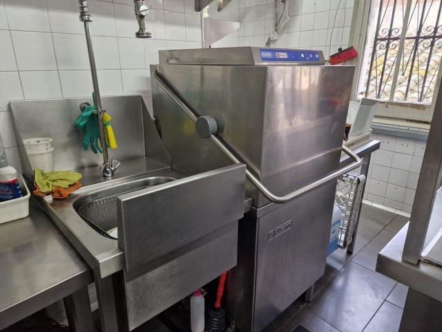 1 soveværelse Restaurant/Bar til salg i Roses - € 339.200 (Ref: 8269016)