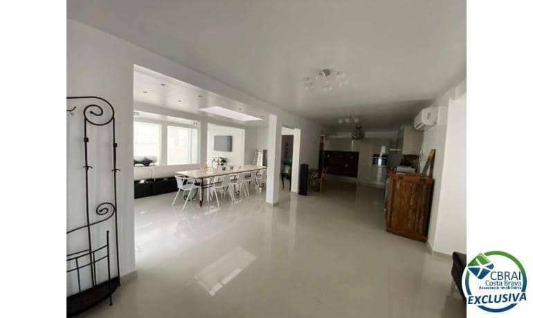 4 makuuhuone Huvila myytävänä paikassa Empuriabrava mukana uima-altaan - 1 099 000 € (Ref: 8290450)