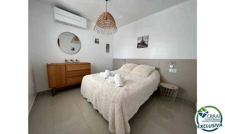 4 makuuhuone Huvila myytävänä paikassa Empuriabrava mukana uima-altaan - 1 099 000 € (Ref: 8290450)