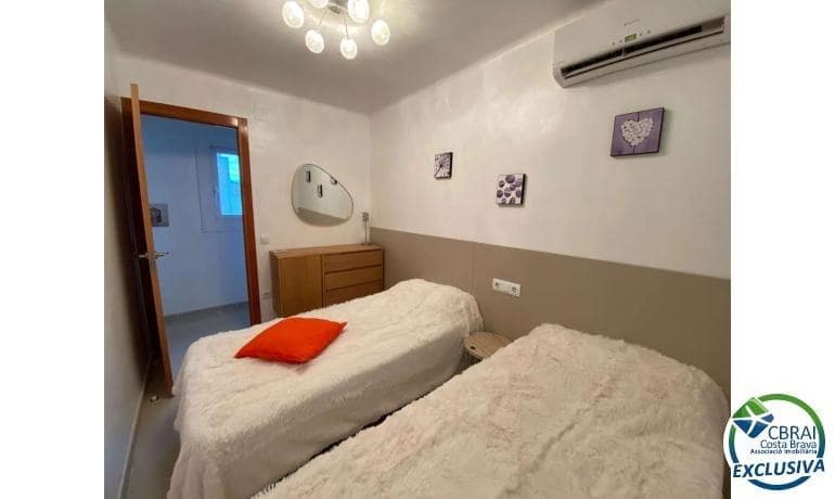 4 makuuhuone Huvila myytävänä paikassa Empuriabrava mukana uima-altaan - 1 099 000 € (Ref: 8290450)