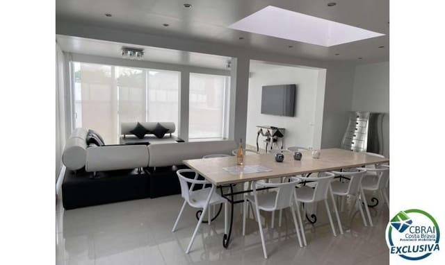 4 makuuhuone Huvila myytävänä paikassa Empuriabrava, Castelló d'Empúries mukana uima-altaan - 1 099 000 € (Ref: 8290450)