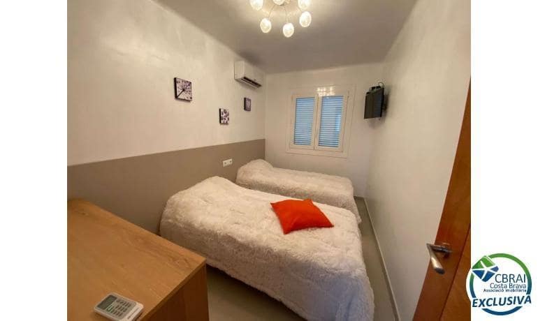 4 makuuhuone Huvila myytävänä paikassa Empuriabrava mukana uima-altaan - 1 099 000 € (Ref: 8290450)