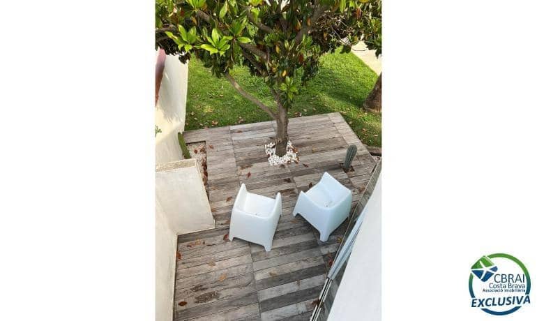 4 makuuhuone Huvila myytävänä paikassa Empuriabrava mukana uima-altaan - 1 099 000 € (Ref: 8290450)