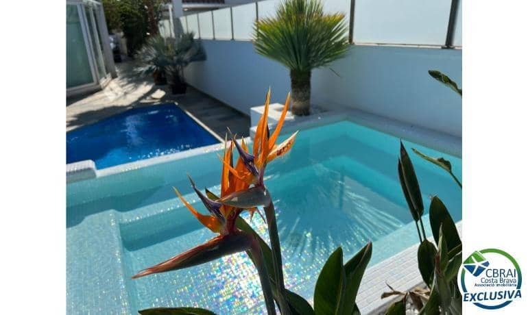 4 makuuhuone Huvila myytävänä paikassa Empuriabrava mukana uima-altaan - 1 099 000 € (Ref: 8290450)