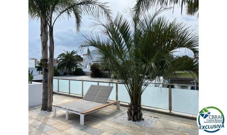 4 makuuhuone Huvila myytävänä paikassa Empuriabrava mukana uima-altaan - 1 099 000 € (Ref: 8290450)