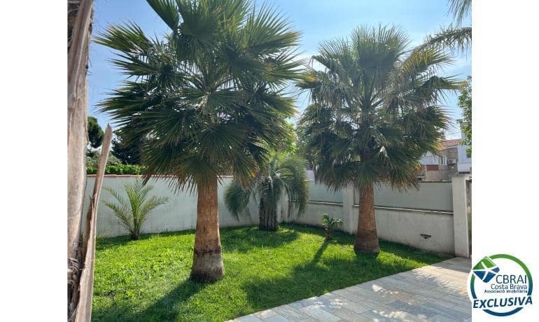 4 makuuhuone Huvila myytävänä paikassa Empuriabrava mukana uima-altaan - 1 099 000 € (Ref: 8290450)