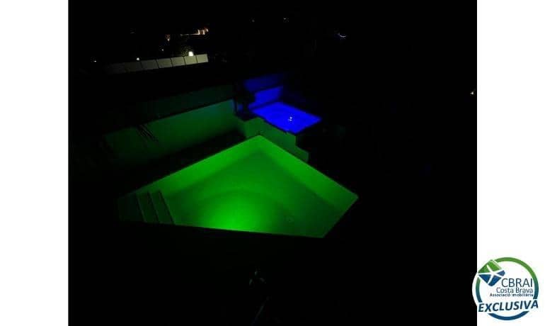 4 makuuhuone Huvila myytävänä paikassa Empuriabrava mukana uima-altaan - 1 099 000 € (Ref: 8290450)