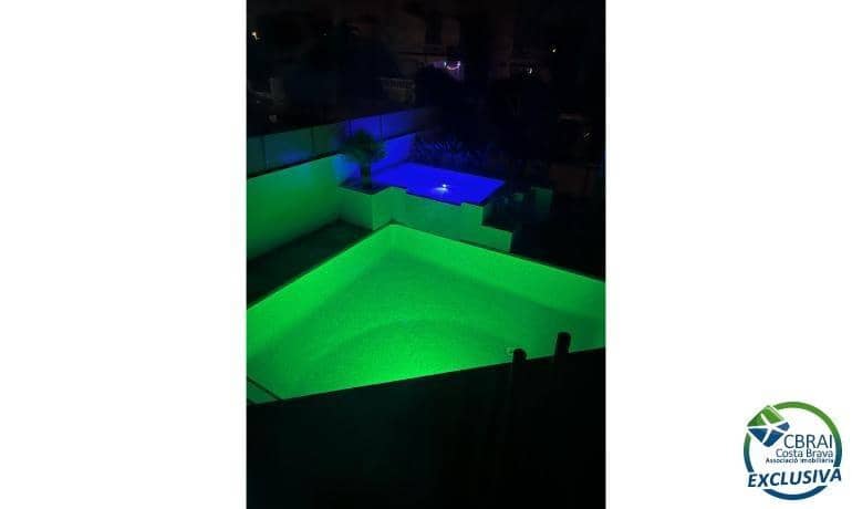 4 makuuhuone Huvila myytävänä paikassa Empuriabrava mukana uima-altaan - 1 099 000 € (Ref: 8290450)