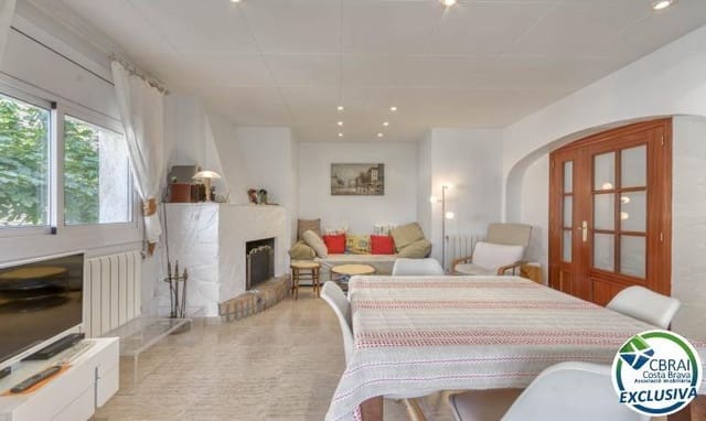 3 slaapkamer Appartement te koop in Roses - € 319.000 (Ref: 8338069)