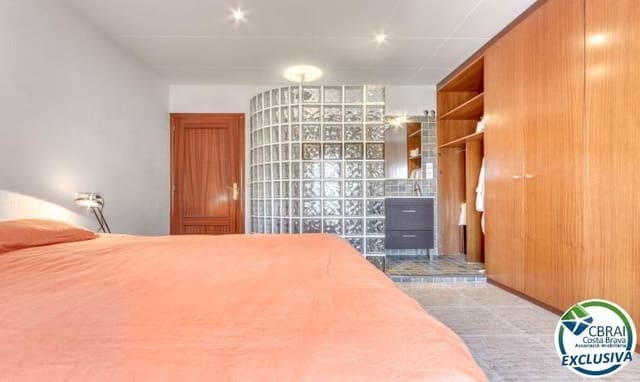 3 slaapkamer Appartement te koop in Roses - € 319.000 (Ref: 8338069)