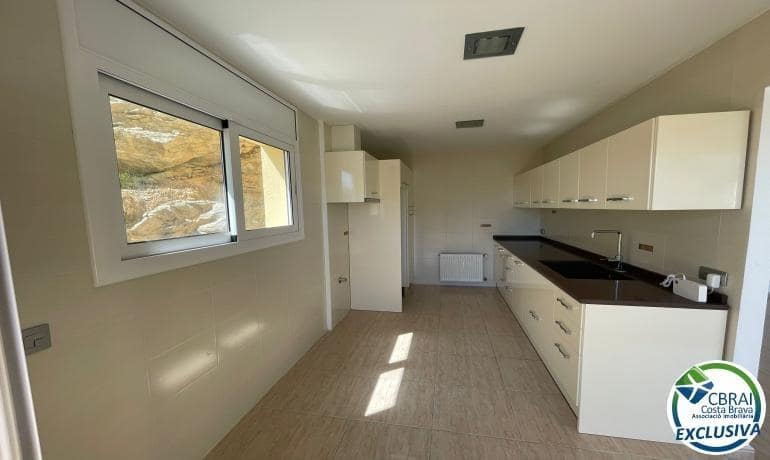 4 soveværelse Villa til salg i Roses med swimmingpool garage - € 750.000 (Ref: 8349035)