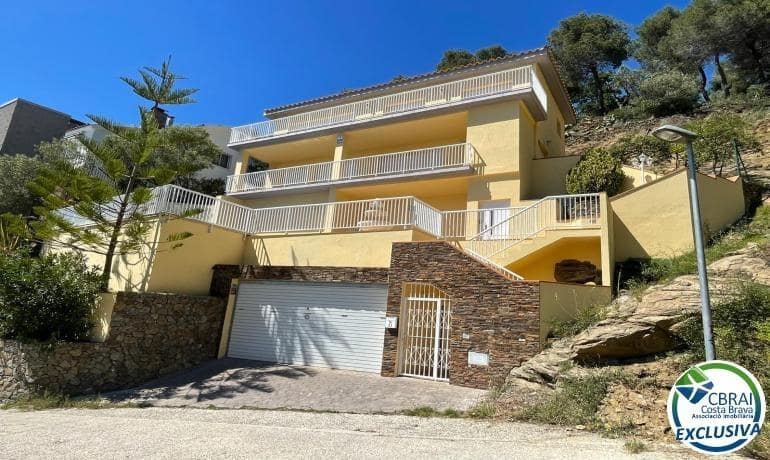 4 soveværelse Villa til salg i Roses med swimmingpool garage - € 750.000 (Ref: 8349035)