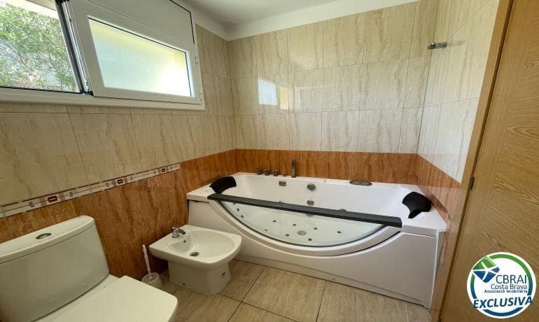 4 soveværelse Villa til salg i Roses med swimmingpool garage - € 750.000 (Ref: 8349035)