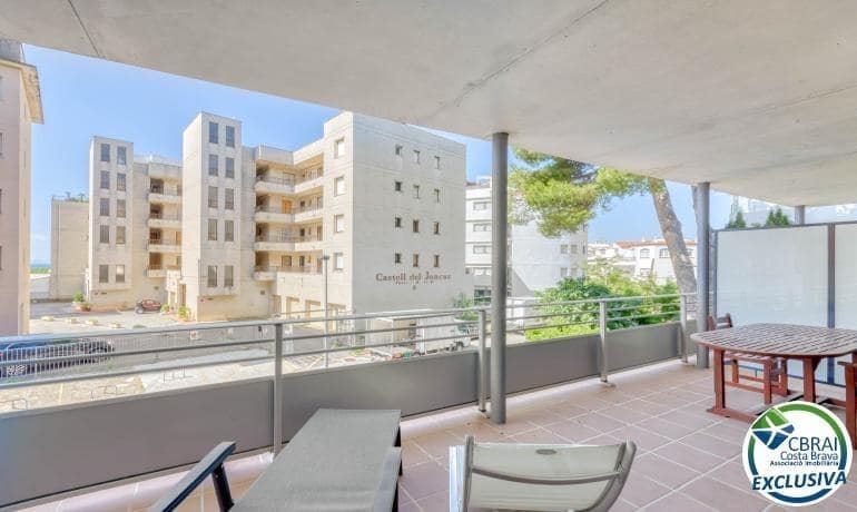 2 sovrum Lägenhet till salu i Roses med pool - 298 000 € (Ref: 8418039)