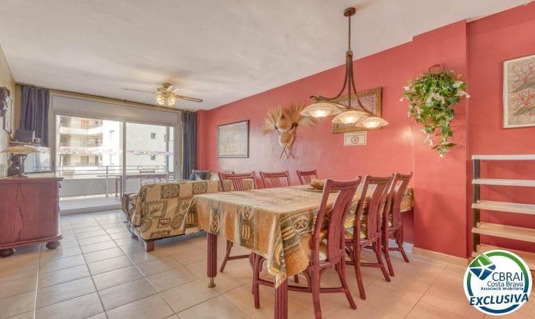 2 sovrum Lägenhet till salu i Roses med pool - 298 000 € (Ref: 8418039)