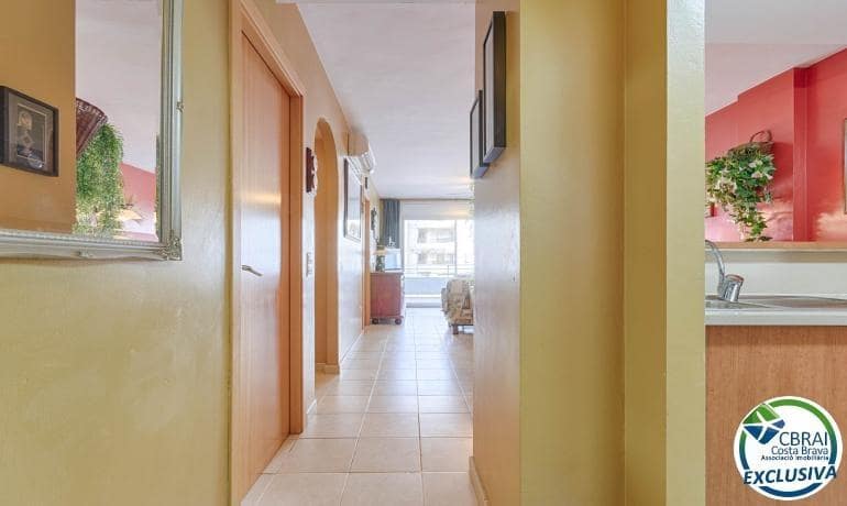 2 sovrum Lägenhet till salu i Roses med pool - 298 000 € (Ref: 8418039)