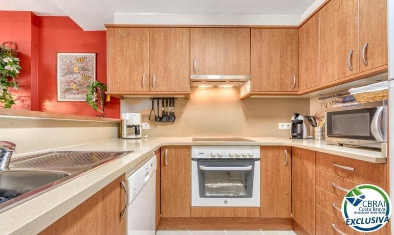 2 sovrum Lägenhet till salu i Roses med pool - 298 000 € (Ref: 8418039)