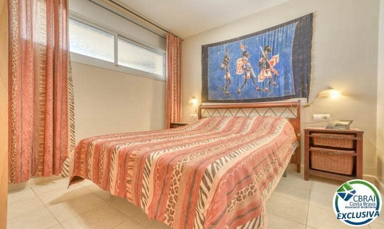 2 sovrum Lägenhet till salu i Roses med pool - 298 000 € (Ref: 8418039)