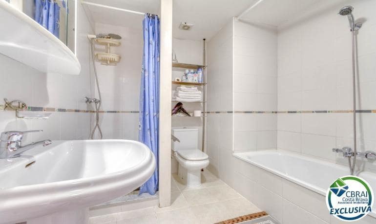 2 sovrum Lägenhet till salu i Roses med pool - 298 000 € (Ref: 8418039)