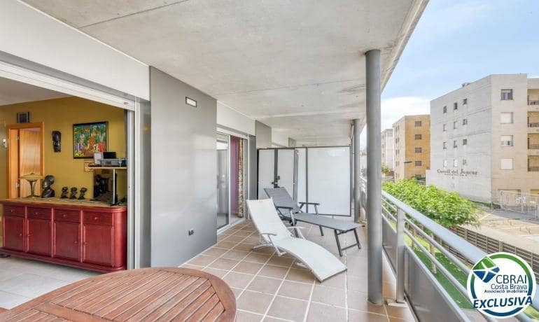 2 sovrum Lägenhet till salu i Roses med pool - 298 000 € (Ref: 8418039)