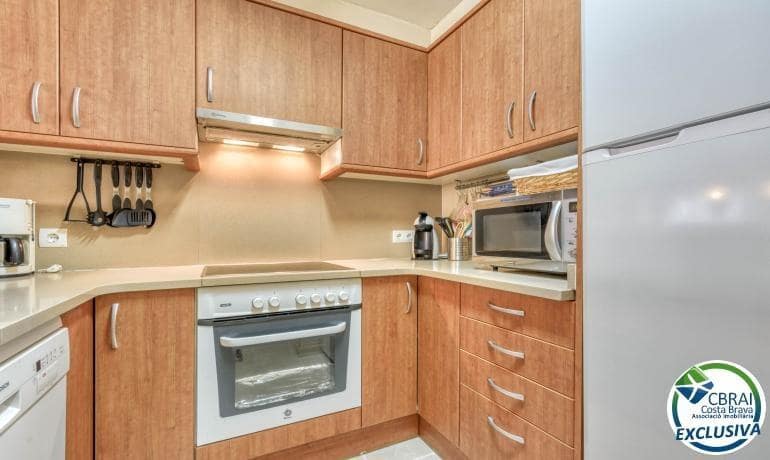 2 sovrum Lägenhet till salu i Roses med pool - 298 000 € (Ref: 8418039)