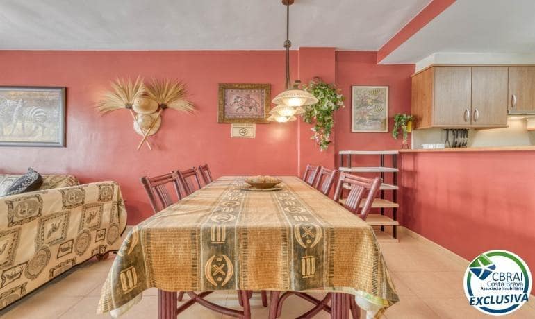 2 sovrum Lägenhet till salu i Roses med pool - 298 000 € (Ref: 8418039)