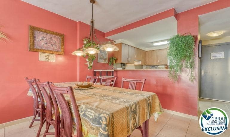 2 sovrum Lägenhet till salu i Roses med pool - 298 000 € (Ref: 8418039)