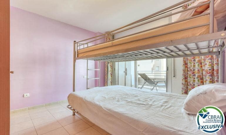 2 sovrum Lägenhet till salu i Roses med pool - 298 000 € (Ref: 8418039)