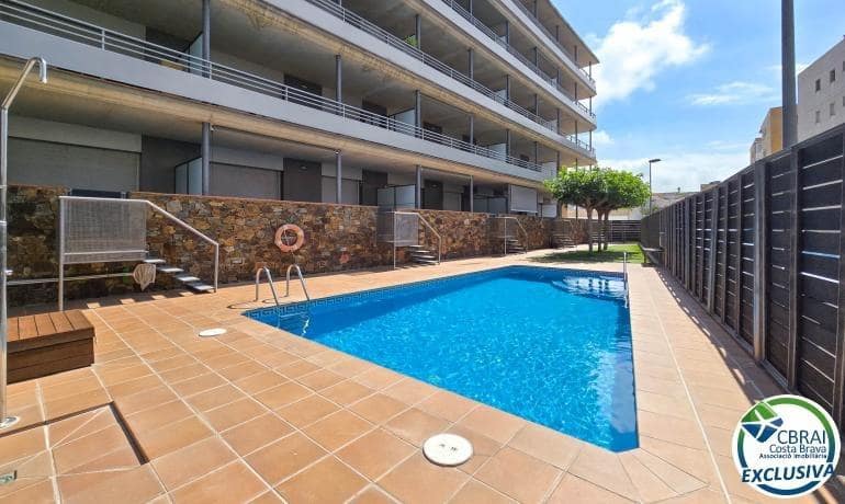 2 sovrum Lägenhet till salu i Roses med pool - 298 000 € (Ref: 8418039)