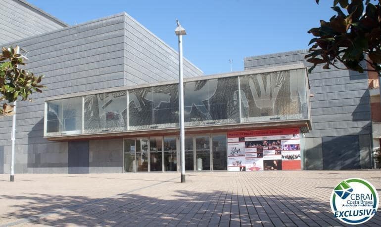 2 sovrum Lägenhet till salu i Roses med pool - 298 000 € (Ref: 8418039)