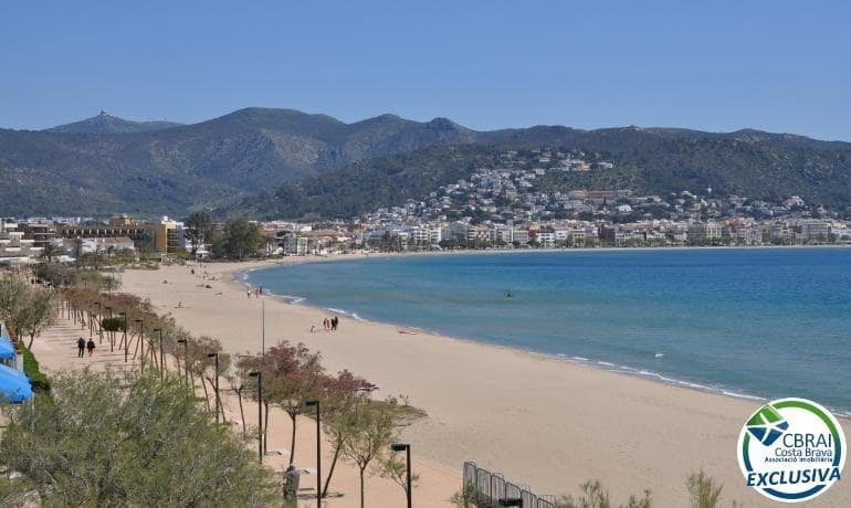 2 sovrum Lägenhet till salu i Roses med pool - 298 000 € (Ref: 8418039)