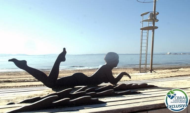 2 sovrum Lägenhet till salu i Roses med pool - 298 000 € (Ref: 8418039)