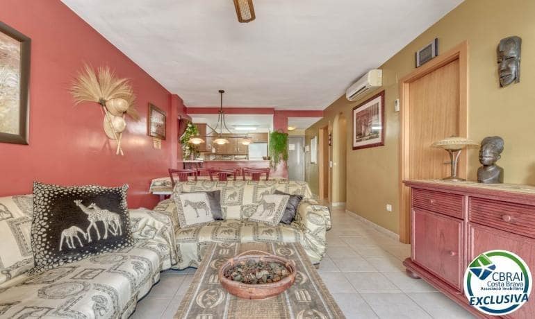 2 sovrum Lägenhet till salu i Roses med pool - 298 000 € (Ref: 8418039)