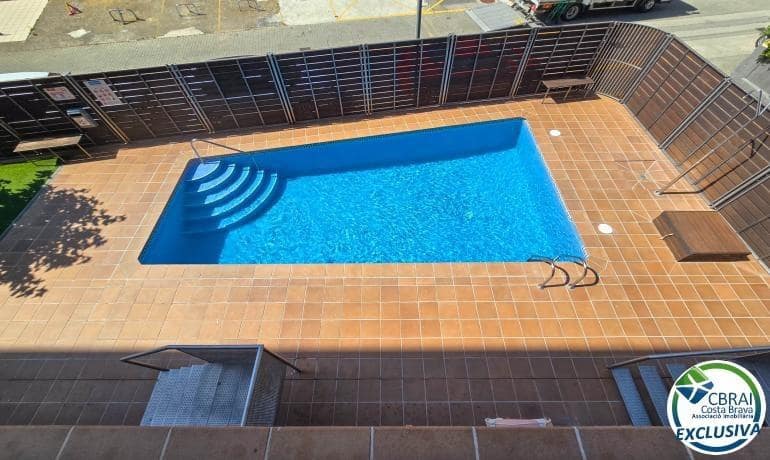 2 sovrum Lägenhet till salu i Roses med pool - 298 000 € (Ref: 8418039)