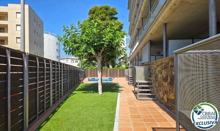 2 sovrum Lägenhet till salu i Roses med pool - 298 000 € (Ref: 8418039)