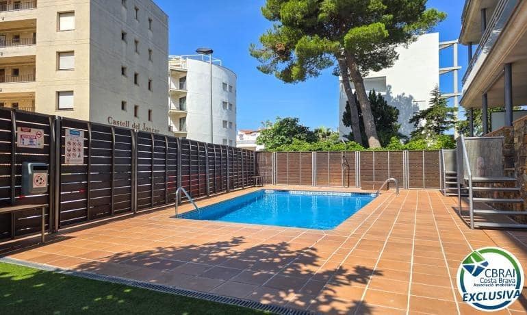 2 sovrum Lägenhet till salu i Roses med pool - 298 000 € (Ref: 8418039)