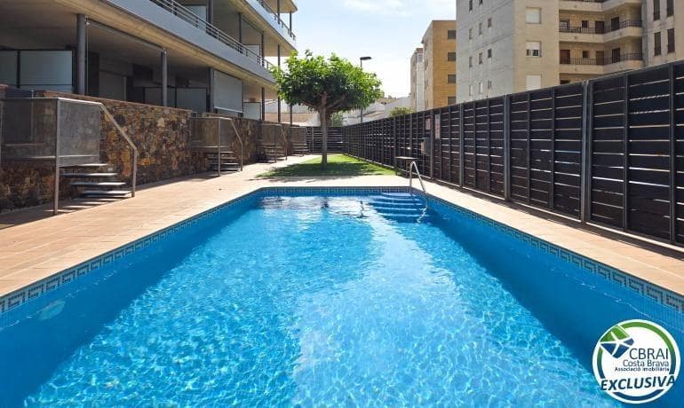 2 sovrum Lägenhet till salu i Roses med pool - 298 000 € (Ref: 8418039)